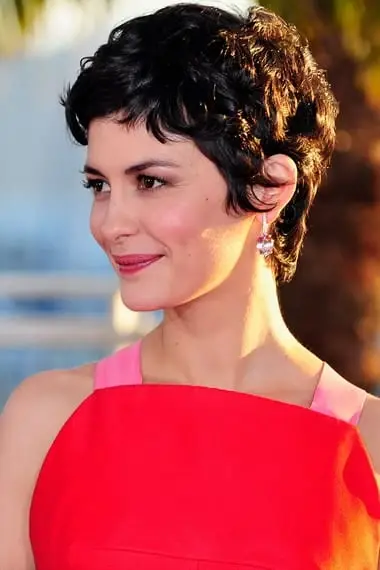 Short haircuts for curly hair and their photos