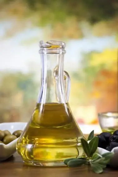 Mascarillas y baños con aceite de oliva para manos, pies y uñas: recetas populares.