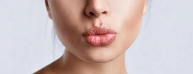 Augmentation des lèvres à l&rsquo;acide hyaluronique : avantages et inconvénients