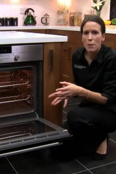 Como limpar o interior do forno com amônia e outros meios