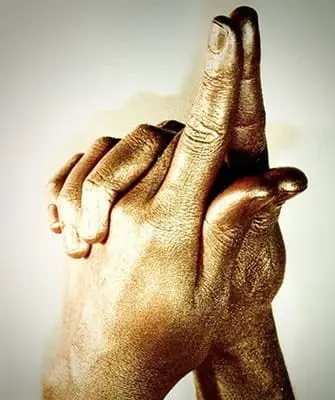 Guérir les mudras pour les douleurs cardiaques : le yoga des doigts
