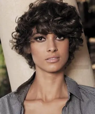 Tagli corti per capelli ricci e le loro foto