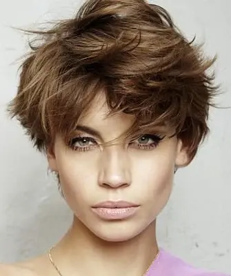 Tagli corti per capelli ricci e le loro foto