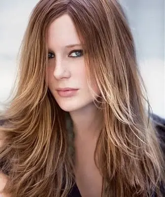 Coupe de cheveux cascade avec frange: coupe de cheveux pour cheveux mi-longs et longs sur la photo
