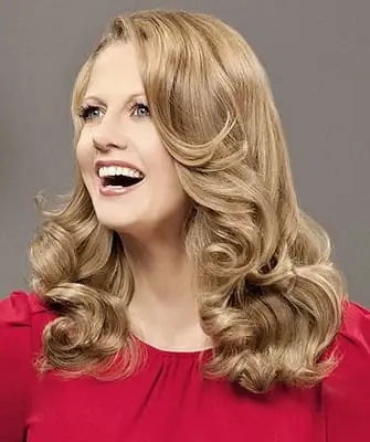 Coupe de cheveux cascade avec frange: coupe de cheveux pour cheveux mi-longs et longs sur la photo