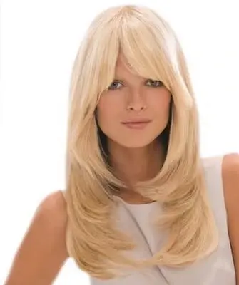 Coupe de cheveux cascade avec frange: coupe de cheveux pour cheveux mi-longs et longs sur la photo