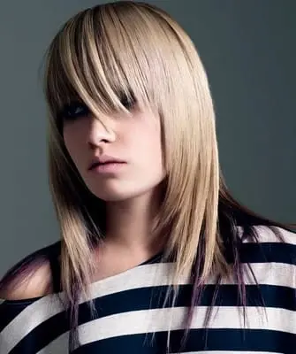 Coupe de cheveux cascade avec frange: coupe de cheveux pour cheveux mi-longs et longs sur la photo