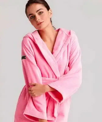 Vestaglie alla moda per donna: ci vestiamo magnificamente a casa