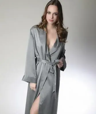 Vestaglie alla moda per donna: ci vestiamo magnificamente a casa