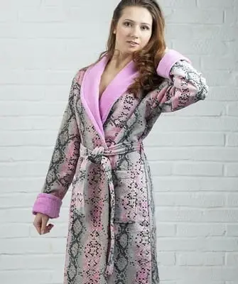 Vestaglie alla moda per donna: ci vestiamo magnificamente a casa