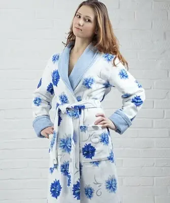 Vestaglie alla moda per donna: ci vestiamo magnificamente a casa