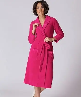 Vestaglie alla moda per donna: ci vestiamo magnificamente a casa
