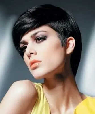 Tagli di capelli da donna modello corto con foto e video