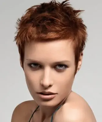 Tagli di capelli da donna modello corto con foto e video