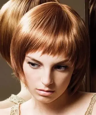 Tagli di capelli da donna modello corto con foto e video