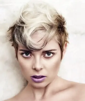 Tagli di capelli da donna modello corto con foto e video