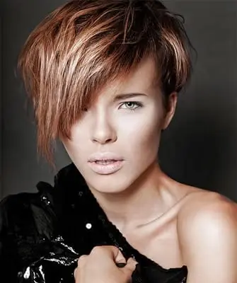 Tagli di capelli da donna modello corto con foto e video