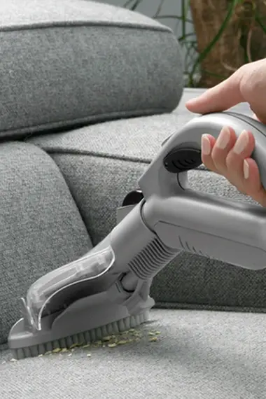 Cura dei mobili in casa: come pulire i mobili imbottiti, legno e pelle