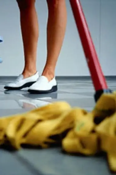 Nettoyer la salle de bain: comment laver les carreaux et les panneaux en plastique, comment éliminer une odeur désagréable
