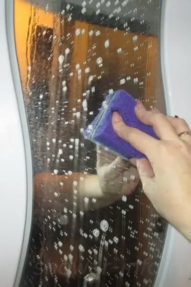 Nettoyer la salle de bain: comment laver les carreaux et les panneaux en plastique, comment éliminer une odeur désagréable