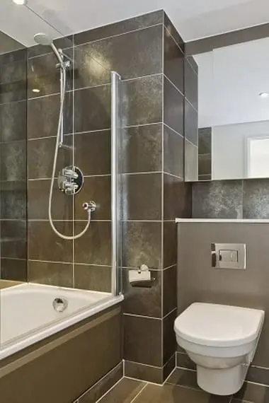 Nettoyer la salle de bain: comment laver les carreaux et les panneaux en plastique, comment éliminer une odeur désagréable