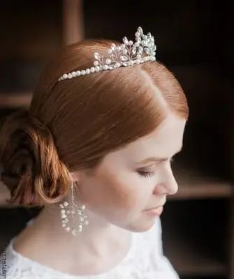 Hairstyles with a diadem for long, medium, short hair (step by step photos, video)