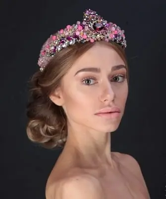 Hairstyles with a diadem for long, medium, short hair (step by step photos, video)