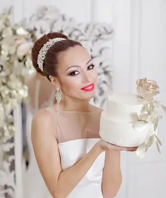 Hairstyles with a diadem for long, medium, short hair (step by step photos, video)