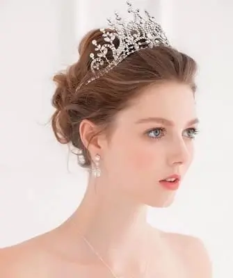 Hairstyles with a diadem for long, medium, short hair (step by step photos, video)