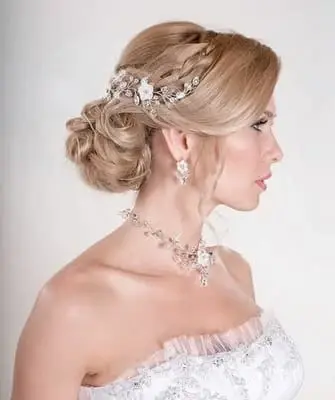 Hairstyles with a diadem for long, medium, short hair (step by step photos, video)