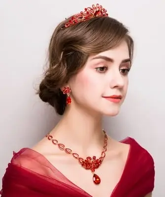 Hairstyles with a diadem for long, medium, short hair (step by step photos, video)