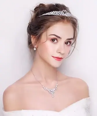 Hairstyles with a diadem for long, medium, short hair (step by step photos, video)