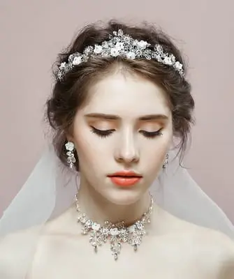 Hairstyles with a diadem for long, medium, short hair (step by step photos, video)