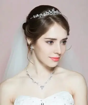 Hairstyles with a diadem for long, medium, short hair (step by step photos, video)