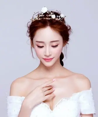Hairstyles with a diadem for long, medium, short hair (step by step photos, video)