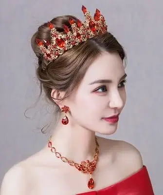 Hairstyles with a diadem for long, medium, short hair (step by step photos, video)