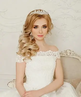 Hairstyles with a diadem for long, medium, short hair (step by step photos, video)