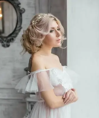 Hairstyles with a diadem for long, medium, short hair (step by step photos, video)