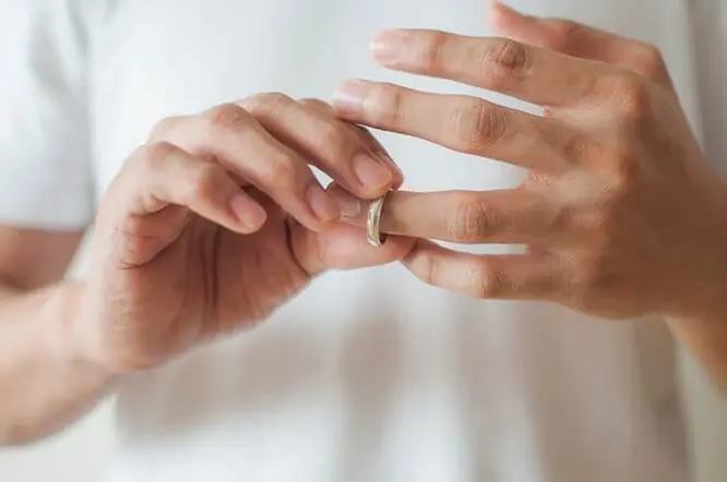 Perché uomini e donne tradiscono, come risolverlo