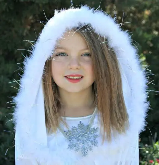 Come cucire un costume per il nuovo anno per una ragazza con le tue mani