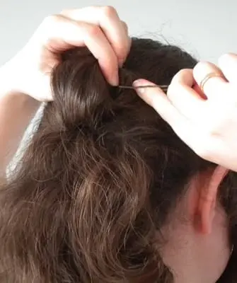 Coiffures disco pour filles pour cheveux longs, moyens et courts