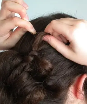 Coiffures disco pour filles pour cheveux longs, moyens et courts