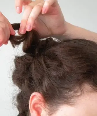 Coiffures disco pour filles pour cheveux longs, moyens et courts