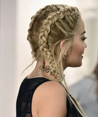Coiffures disco pour filles pour cheveux longs, moyens et courts
