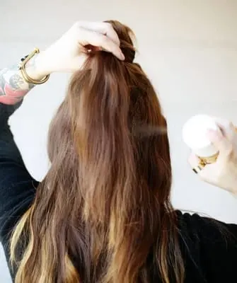 Coiffures disco pour filles pour cheveux longs, moyens et courts