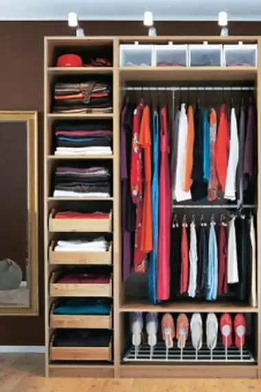 Nettoyer les choses dans le placard: photos et conseils pour nettoyer rapidement la garde-robe